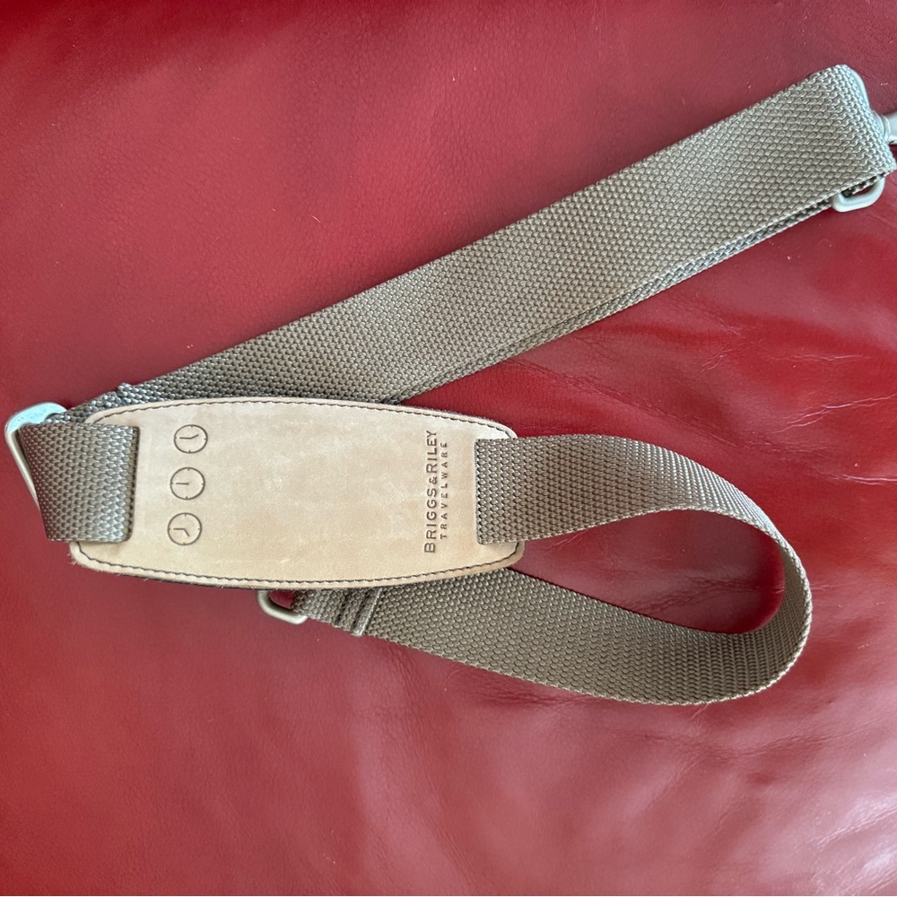 Briggs and Riley shoulder strap- Olive- New